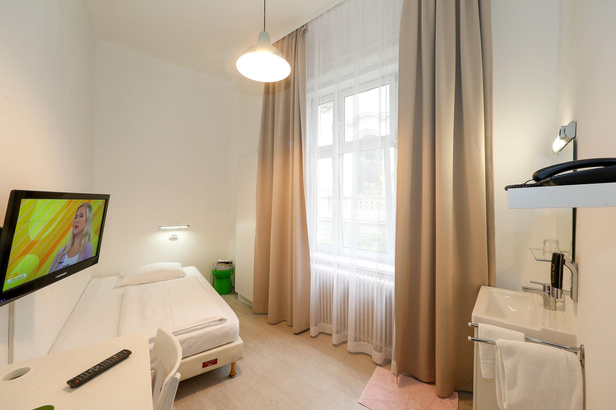 Timeout Hotel, 5 Min To Center, Self Check In 2* Wien
